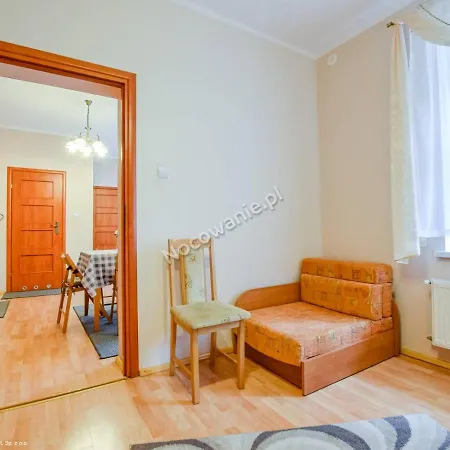 شقة Apartament Przy Wangu
